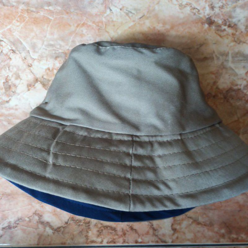 Topi Bucket Polos Dewasa Bolak Balik Warna - Abu x Hitam